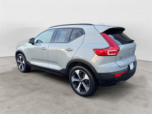 Certified 2025 Volvo XC40 B5 Plus image 3