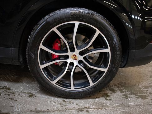 Certified 2024 Porsche Cayenne S image 14