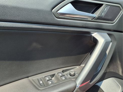 Used 2020 Volkswagen Tiguan SE AWD/4WD image 11