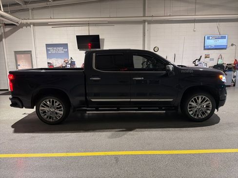 Used 2023 Chevrolet Silverado 1500 High Country w/ High Country Premium Package image 4