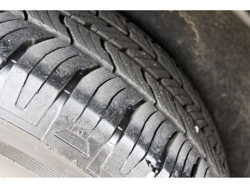 Used 2024 Chrysler Pacifica Touring-L FWD image 34