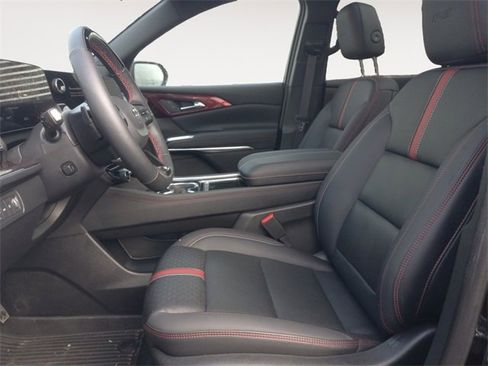 Used 2025 Chevrolet Traverse RS w/ LPO, Floor Liner Package image 5