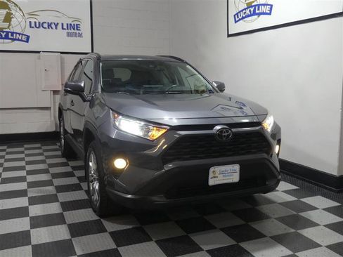 Used 2019 Toyota RAV4 XLE Premium image 5
