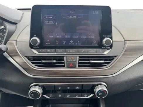 Used 2024 Nissan Altima 2.5 SV FWD image 26