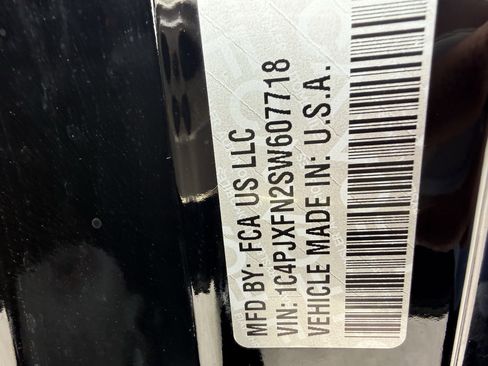 Used 2025 Jeep Wrangler Unlimited Rubicon image 24