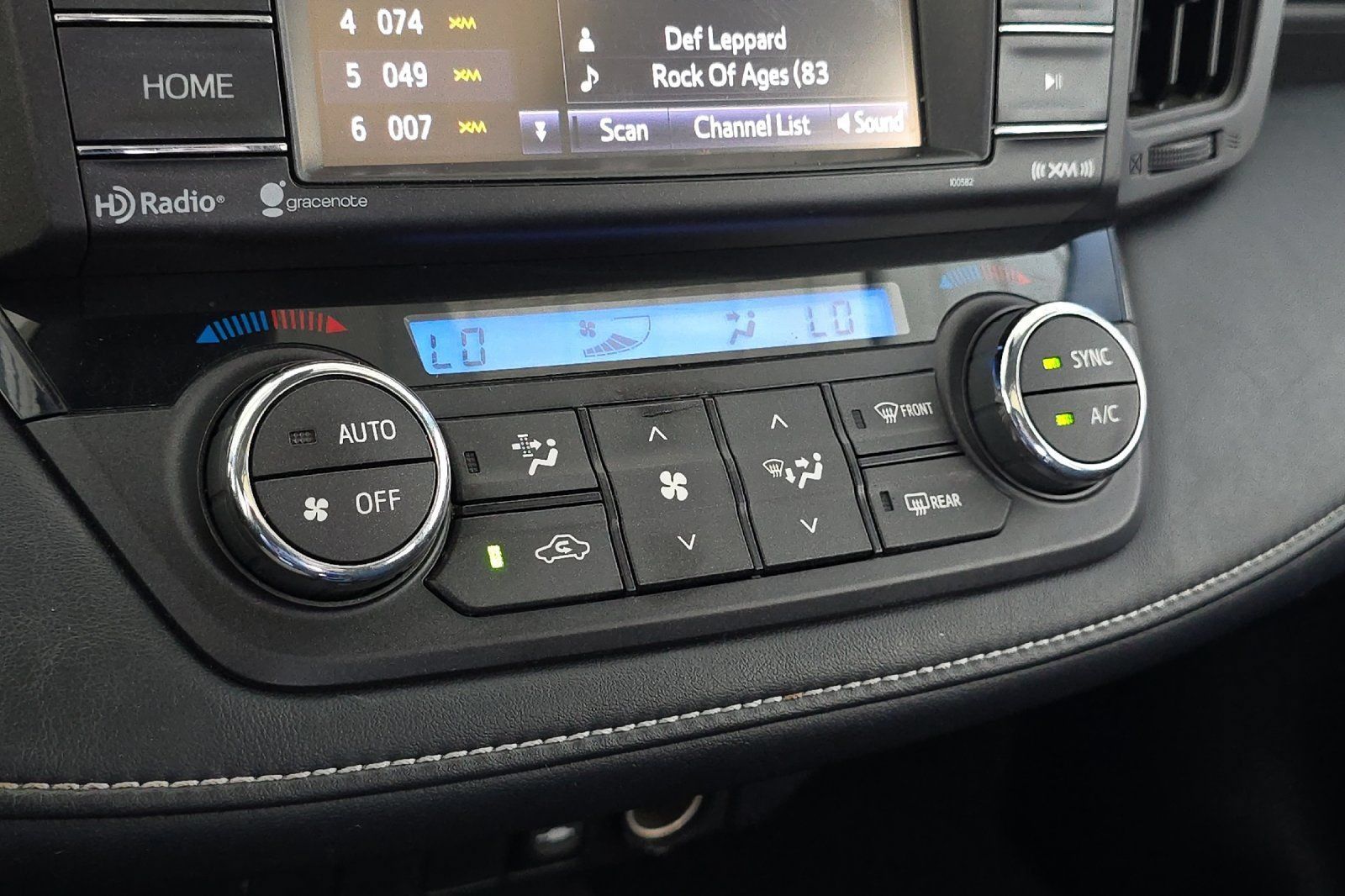 Used 2017 Toyota RAV4 XLE AWD/4WD image 17