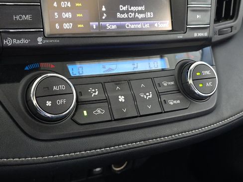 Used 2017 Toyota RAV4 XLE AWD/4WD image 17