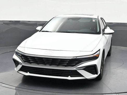 Used 2025 Hyundai Elantra SEL FWD image 9