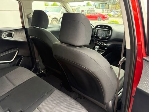 Used 2020 Kia Soul LX FWD image 15