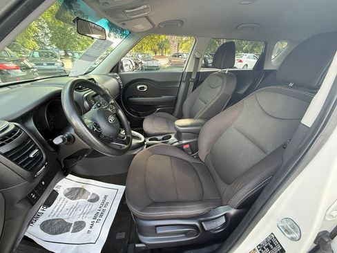 Used 2018 Kia Soul w/ Convenience Package FWD image 10