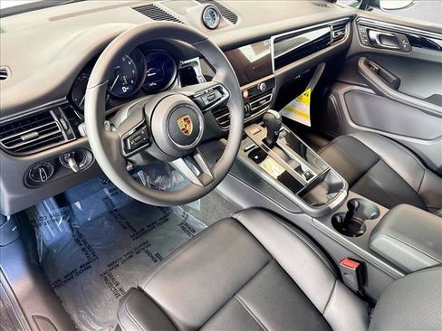 Used 2026 Porsche Macan AWD/4WD image 4