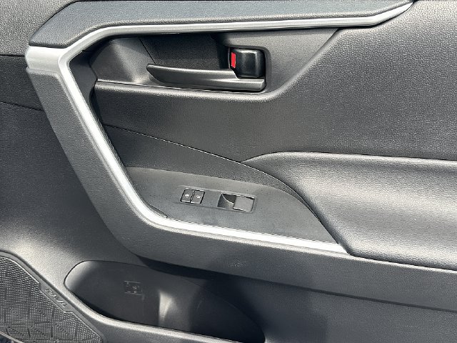 Certified 2024 Toyota RAV4 LE AWD/4WD image 11