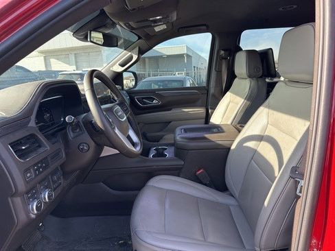 Used 2023 GMC Yukon XL SLT w/ SLT Luxury Package image 11