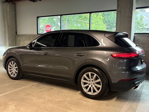 Used 2023 Porsche Cayenne AWD/4WD image 2