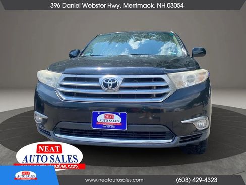 Used 2011 Toyota Highlander Limited w/ Tow Pkg FWD image 3