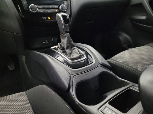 Used 2022 Nissan Rogue Sport SV image 26