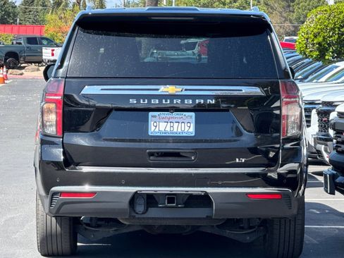 Used 2024 Chevrolet Suburban LT image 6