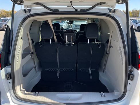 Used 2024 Chrysler Pacifica Limited image 29