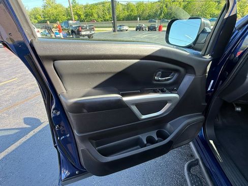 Used 2021 Nissan Titan SV w/ SV Convenience Package AWD/4WD image 14