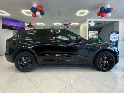 Used 2022 Jaguar F-PACE S image 5