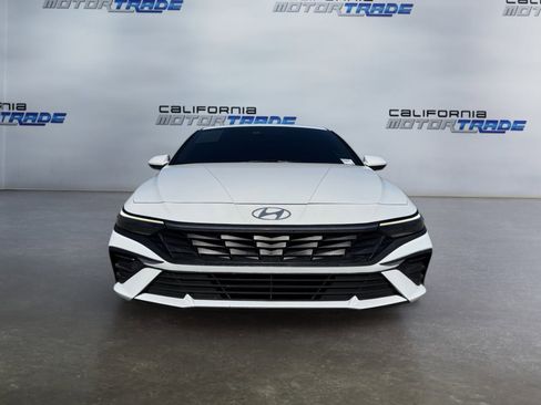 Used 2025 Hyundai Elantra SE FWD image 2