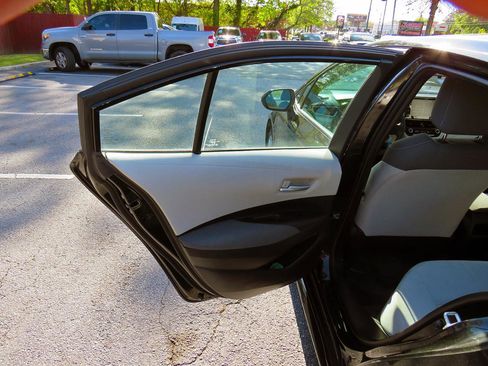 Used 2021 Toyota Corolla LE image 15