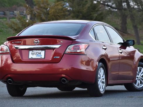 Used 2014 Nissan Altima 2.5 S w/ Sport Value Package image 5