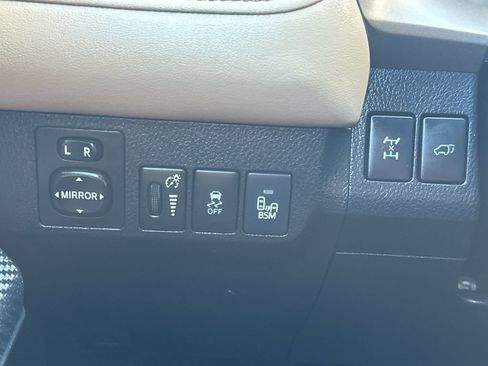 Used 2013 Toyota RAV4 Limited AWD/4WD image 33