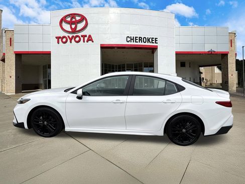 Used 2026 Toyota Camry SE w/ Convenience Package image 8