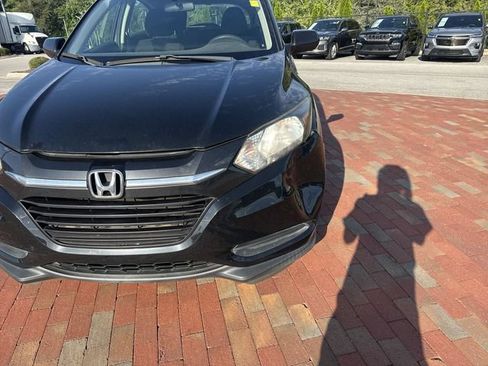 Used 2017 Honda HR-V LX image 24