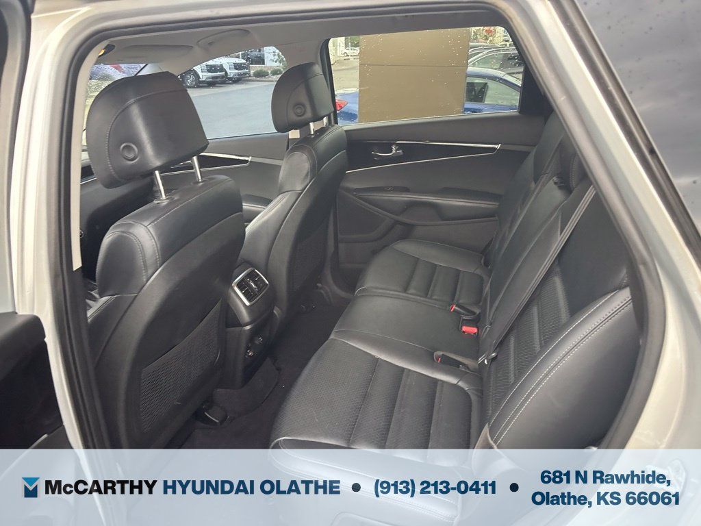 Used 2017 Kia Sorento AWD w/ LX Convenience Package image 5