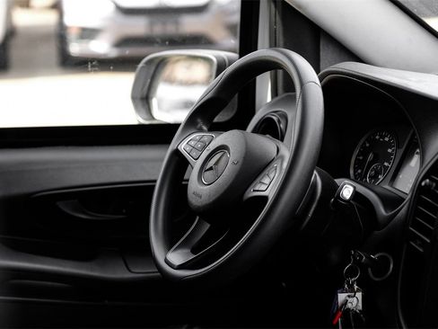 Used 2023 Mercedes-Benz Metris image 11