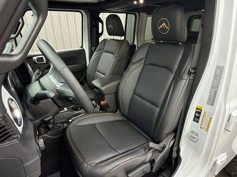 Used 2025 Jeep Wrangler Unlimited Sahara w/ Safety Group AWD/4WD image 21