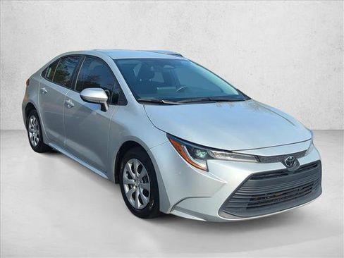 Used 2024 Toyota Corolla LE image 3