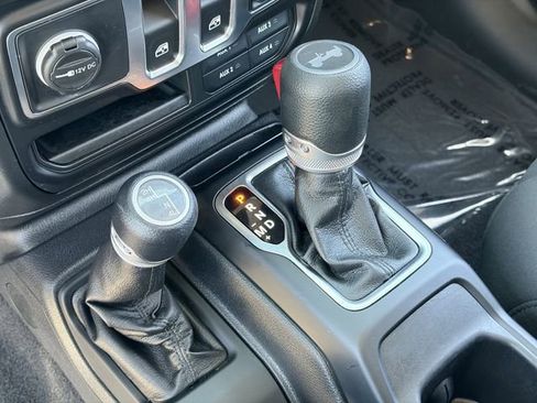Used 2021 Jeep Wrangler Sport AWD/4WD image 29