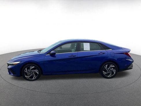 Used 2025 Hyundai Elantra SEL image 9