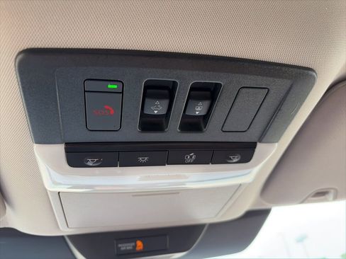 Used 2025 Nissan Pathfinder Platinum w/ Cargo Package image 22