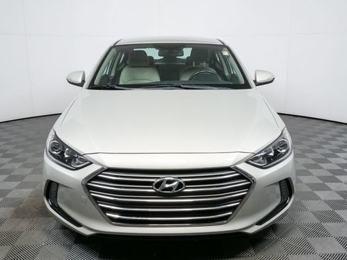 Used 2017 Hyundai Elantra Limited image 2