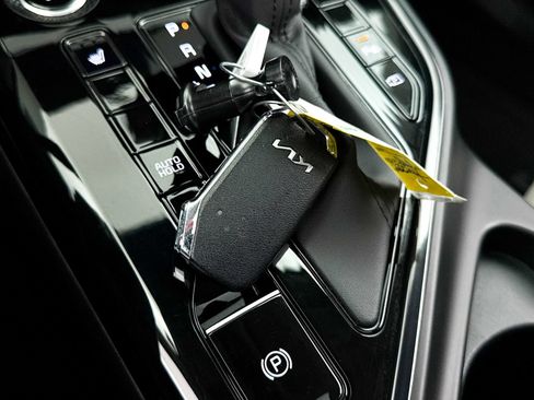Certified 2025 Kia Niro EX Touring FWD image 39