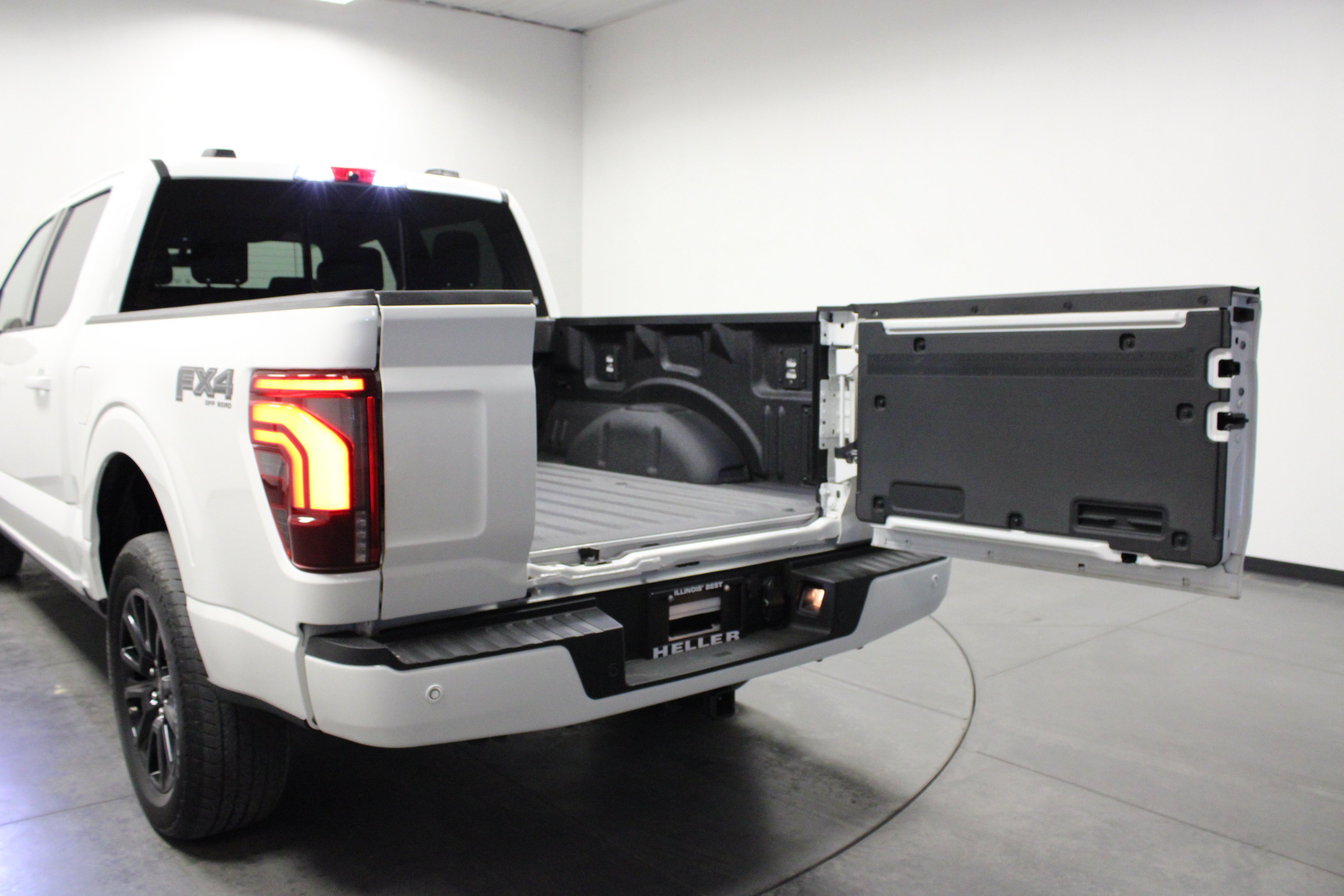 Used 2025 Ford F150 Platinum w/ FX4 Off-Road Package AWD/4WD image 14