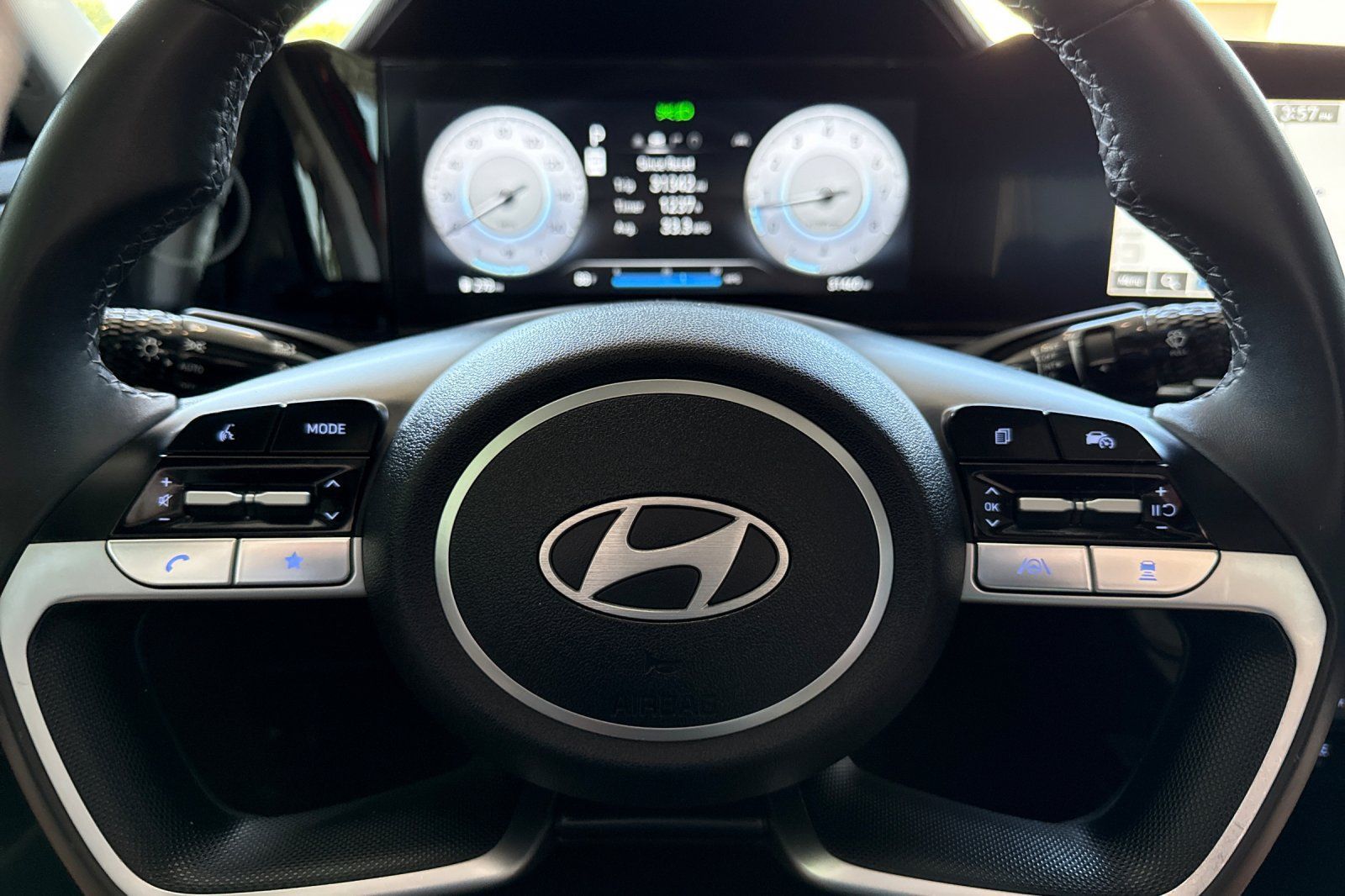 Used 2025 Hyundai Elantra Limited FWD image 25