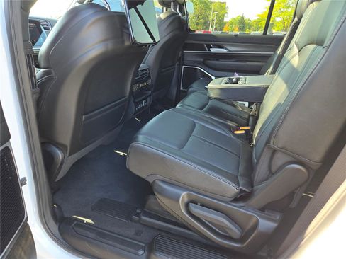 Used 2024 Jeep Wagoneer Series III w/ Premium Group I image 25