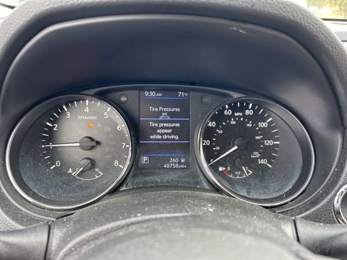 Used 2020 Nissan Rogue SV image 12