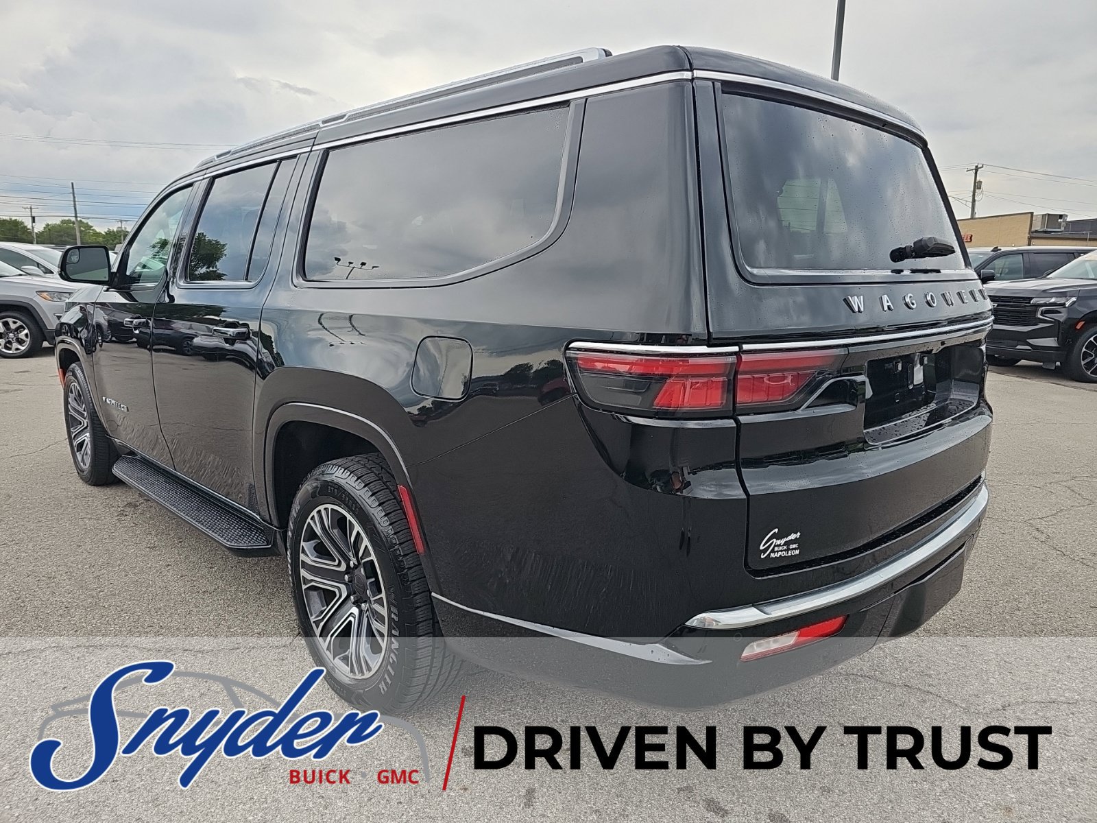 Used 2024 Jeep Wagoneer L Series II w/ Flexible Seating Group AWD/4WD image 6