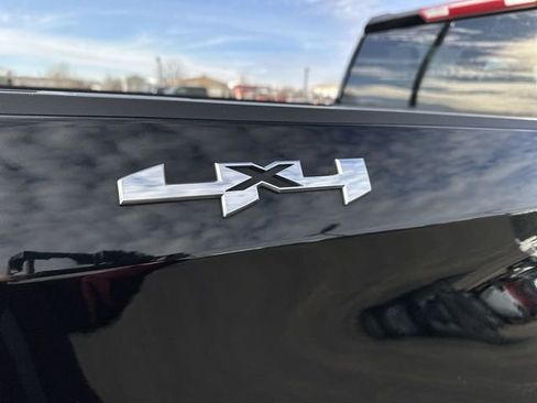 Used 2025 GMC Sierra 1500 SLT image 32