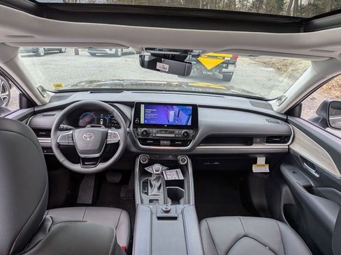 New 2026 Toyota Grand Highlander Platinum AWD/4WD image 18