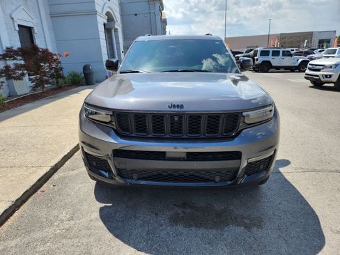 Used 2025 Jeep Grand Cherokee L Limited w/ Luxury Tech Group II AWD/4WD image 8