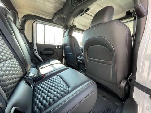 New 2025 Jeep Gladiator Sport image 24