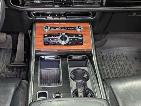 Used 2020 Lincoln Aviator Reserve w/ Equipment Group 201A image 17