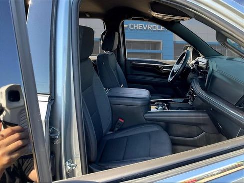 Certified 2025 Chevrolet Suburban LS AWD/4WD image 32